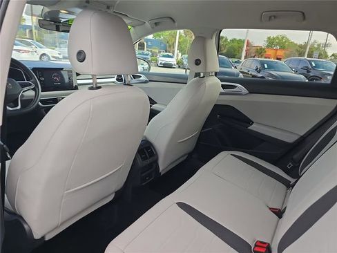 Used 2025 Volkswagen Taos SE image 10