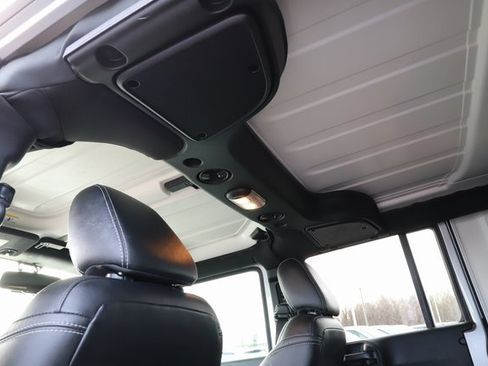 Used 2017 Jeep Wrangler Unlimited Rubicon image 15