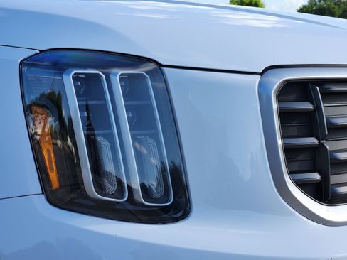 Used 2025 Kia Telluride S image 9