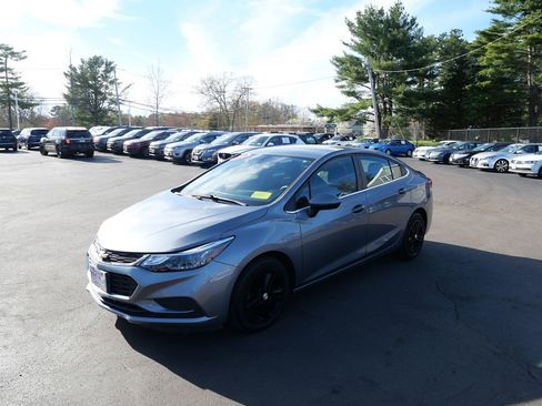 Used 2018 Chevrolet Cruze LT w/ Convenience Package FWD image 1