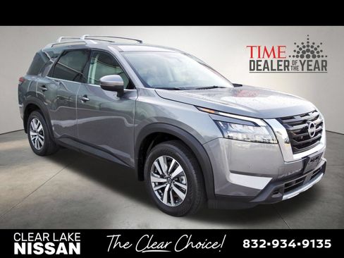 Certified 2025 Nissan Pathfinder SL FWD image 9