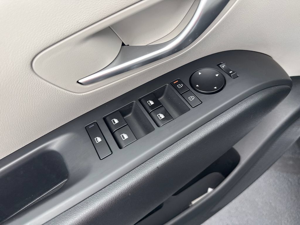 Certified 2025 Hyundai Tucson SEL AWD/4WD image 10