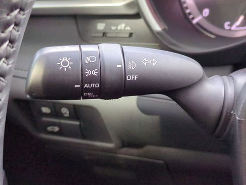 Used 2024 Toyota Highlander XLE image 28