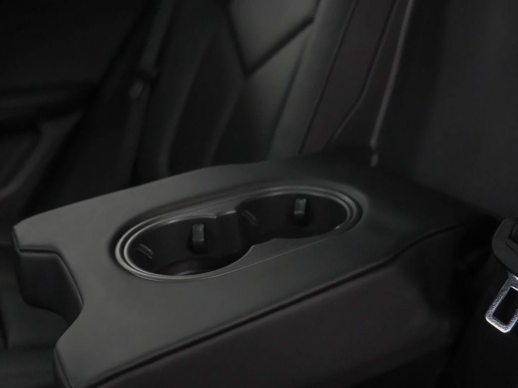 Certified 2026 Porsche Macan AWD/4WD image 19