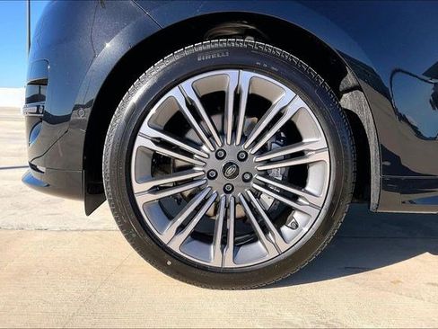 New 2025 Land Rover Range Rover Sport Dynamic SE image 15