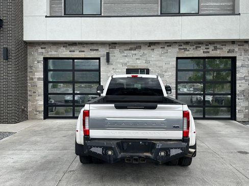 Used 2017 Ford F450 Platinum w/ Platinum Ultimate Package AWD/4WD image 4