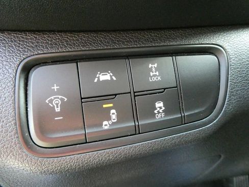 Used 2019 Hyundai Santa Fe SE AWD/4WD image 25
