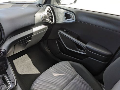 Certified 2025 Kia Soul LX image 18