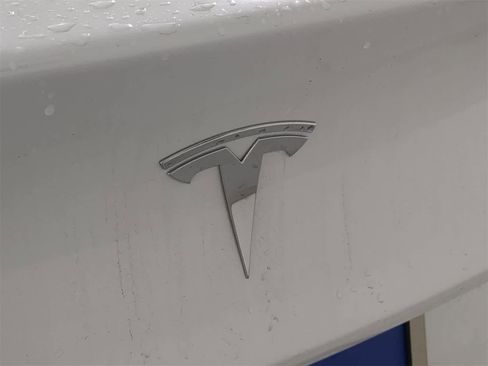 Used 2023 Tesla Model 3 Standard Range image 11