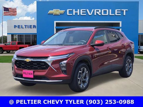Used 2025 Chevrolet Trax LT w/ Driver Confidence Package FWD image 3