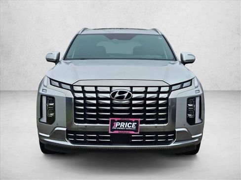 Used 2023 Hyundai Palisade Calligraphy FWD image 2