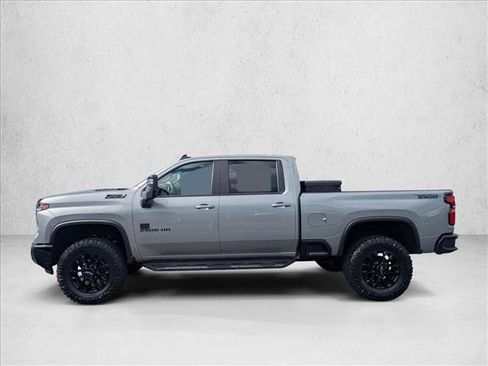 Used 2025 Chevrolet Silverado 2500 LT w/ Trail Boss Package AWD/4WD image 9