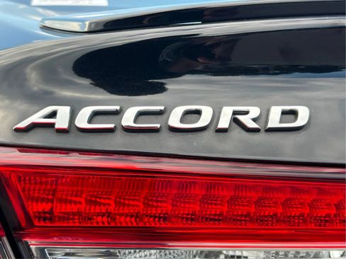 Used 2018 Honda Accord Sport image 30