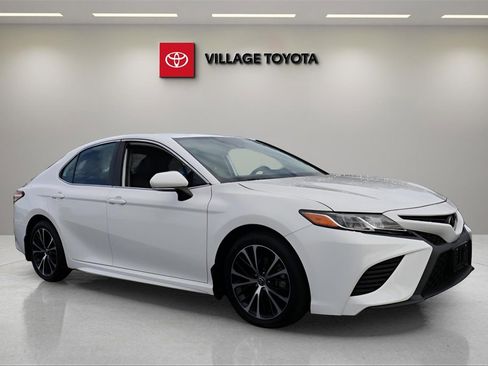 Certified 2020 Toyota Camry SE image 7