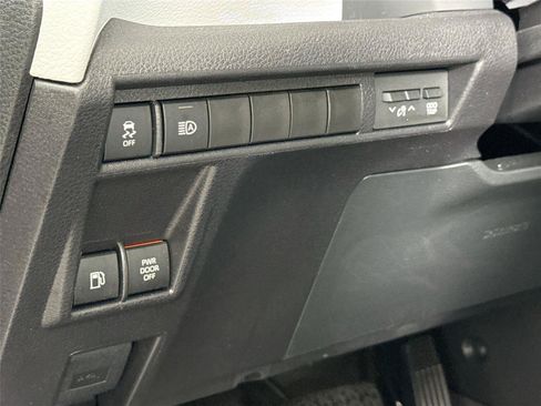 Certified 2026 Toyota Sienna LE FWD image 14