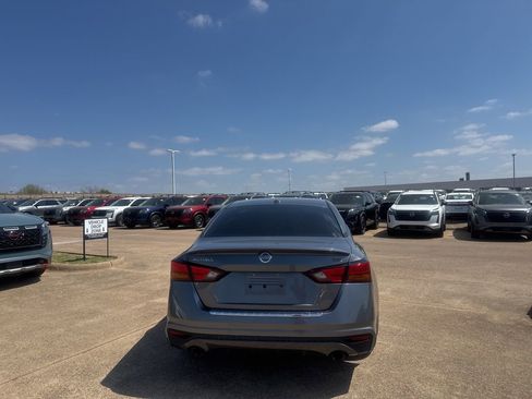 Certified 2021 Nissan Altima 2.5 SR w/ SR Premium Package image 17