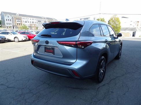 Used 2021 Toyota Highlander XLE image 6