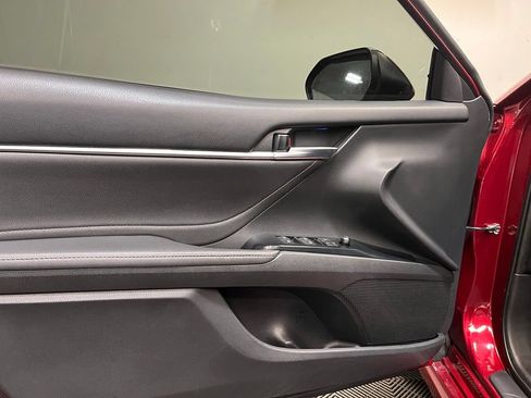 Used 2018 Toyota Camry XSE FWD image 13