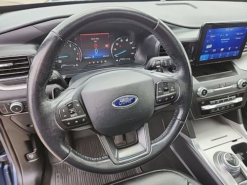 Used 2020 Ford Explorer XLT w/ Equipment Group 202A AWD/4WD image 9