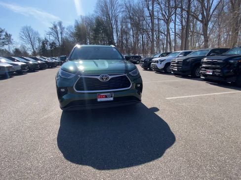 Used 2023 Toyota Highlander XLE image 6