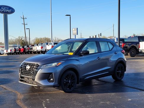 Used 2022 Nissan Kicks SR w/ Premium Package image 8