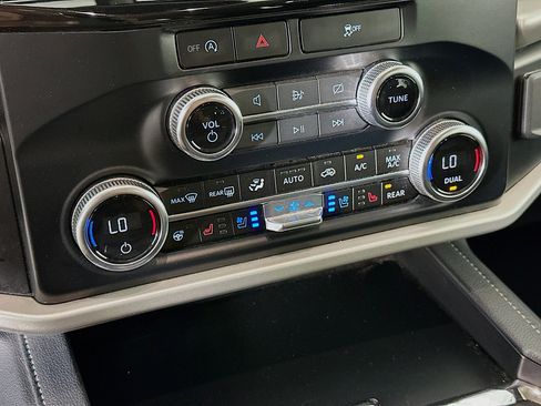 Used 2024 Ford Expedition XLT image 24