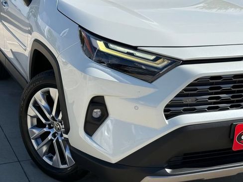 Used 2022 Toyota RAV4 Limited FWD image 3