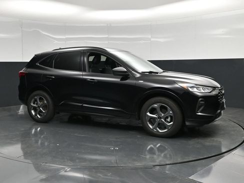 Used 2023 Ford Escape ST-Line w/ Tech Pack #1 AWD/4WD image 3