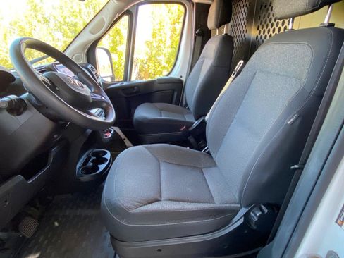 Used 2025 RAM ProMaster 2500 w/ U-Haul Equipment Group FWD image 27