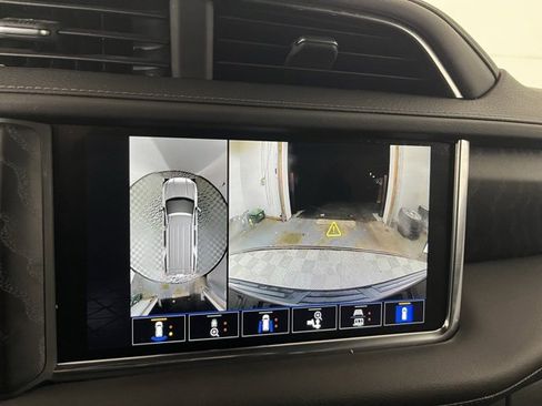 Used 2023 GMC Yukon XL Denali image 17