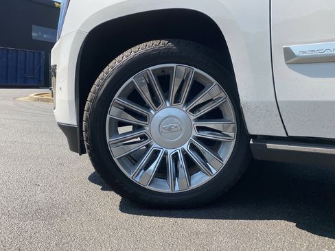 Used 2020 Cadillac Escalade ESV Platinum AWD/4WD image 18