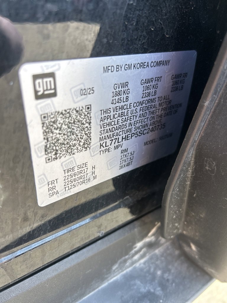 Used 2025 Chevrolet Trax LT w/ LT Convenience Package FWD image 3