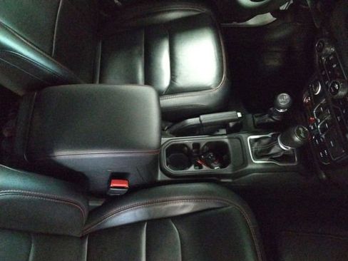Used 2024 Jeep Wrangler Unlimited Rubicon w/ Convenience Group AWD/4WD image 24
