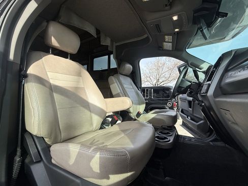 Used 2021 Ford F550 4x4 Regular Cab Super Duty w/ XLT Value Package image 18