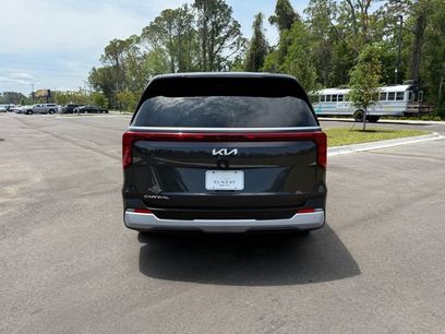 Used 2025 Kia Carnival