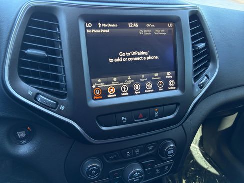 Used 2015 Jeep Cherokee Sport w/ Sport Appearance Group image 23