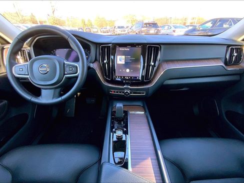 Used 2022 Volvo XC60 B5 Momentum w/ Climate Package image 14