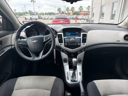 Used 2016 Chevrolet Cruze LS FWD image 10