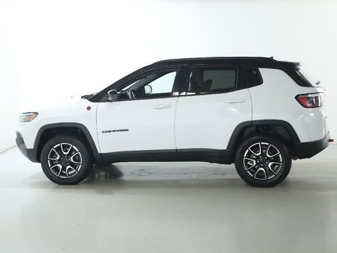 Used 2025 Jeep Compass Trailhawk AWD/4WD image 38
