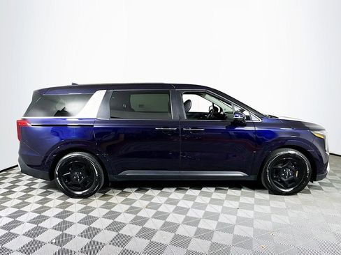 Used 2025 Kia Carnival FWD image 8