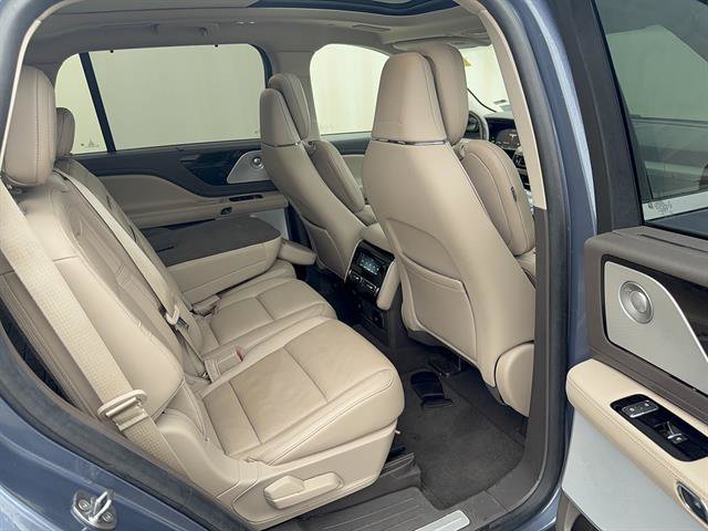 Used 2021 Lincoln Aviator Reserve w/ Equipment Group 202A AWD/4WD image 4