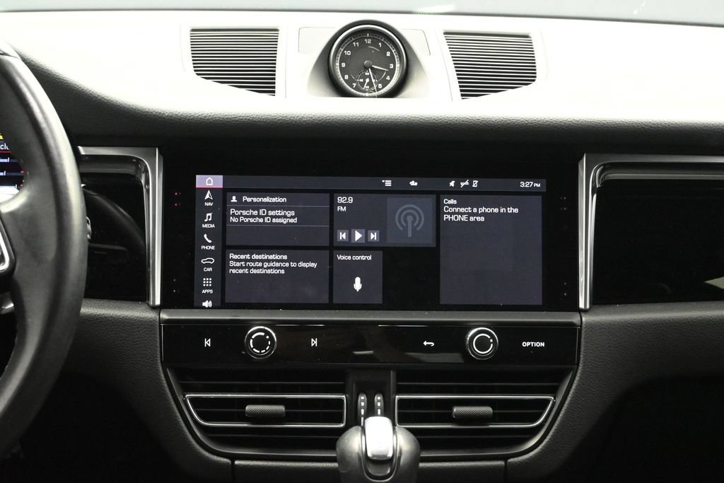 Certified 2023 Porsche Macan AWD/4WD image 20