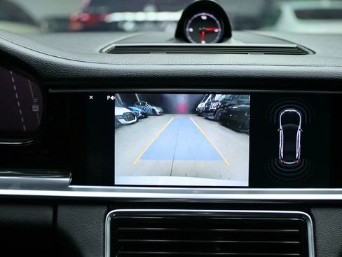 Used 2017 Porsche Panamera 4 image 37