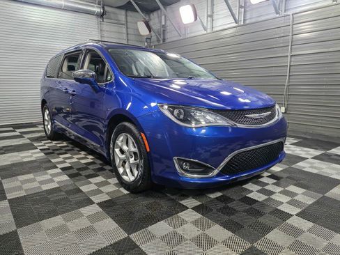 Used 2020 Chrysler Pacifica Limited image 4