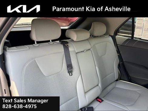 New 2025 Kia Niro EX image 23