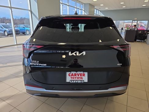 Used 2026 Kia Sportage LX image 8