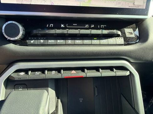 Used 2025 Toyota Sequoia Platinum AWD/4WD image 32