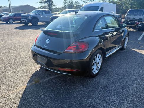 Used 2018 Volkswagen Beetle 2.0T SE FWD image 7
