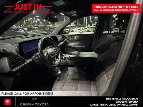 Used 2024 Chevrolet Traverse LT w/ Midnight/Sport Edition FWD image 9
