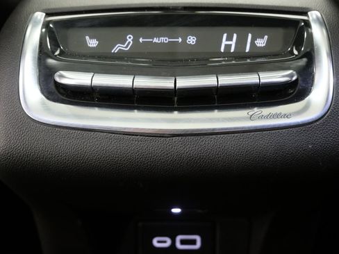 Used 2022 Cadillac XT6 Premium Luxury w/ Technology Package image 27